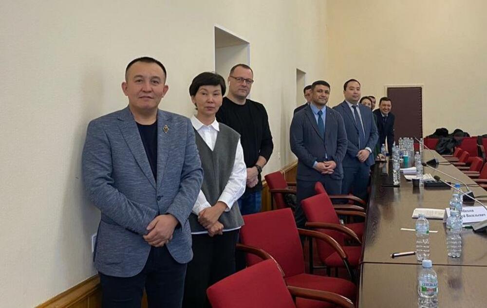 На изображении обучающиеся программы DBA