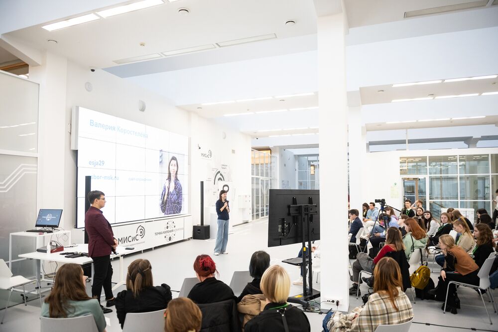 На фотографии участники Международного экологического фестиваля «ЭКОфест» учатся