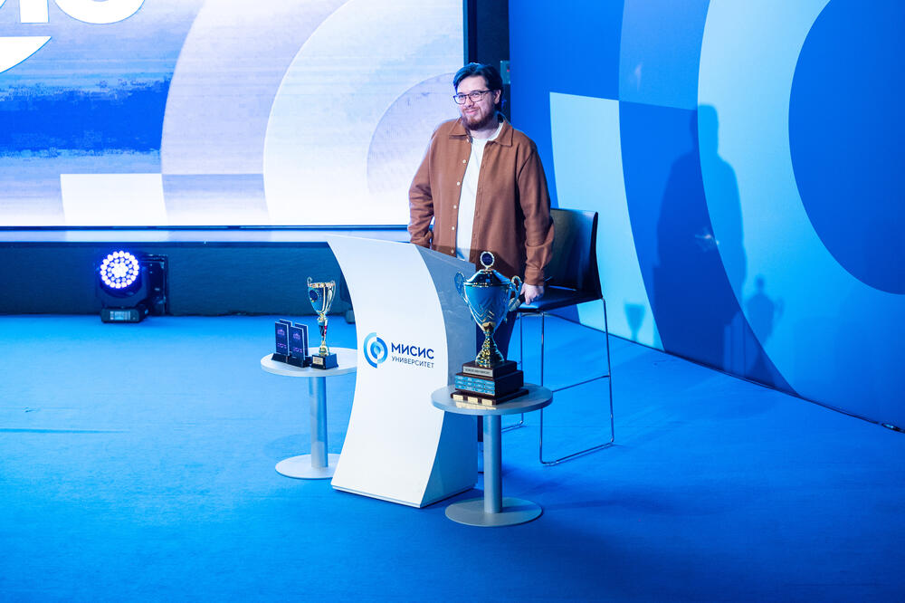 На изображении выступление команды КВН МИСИС