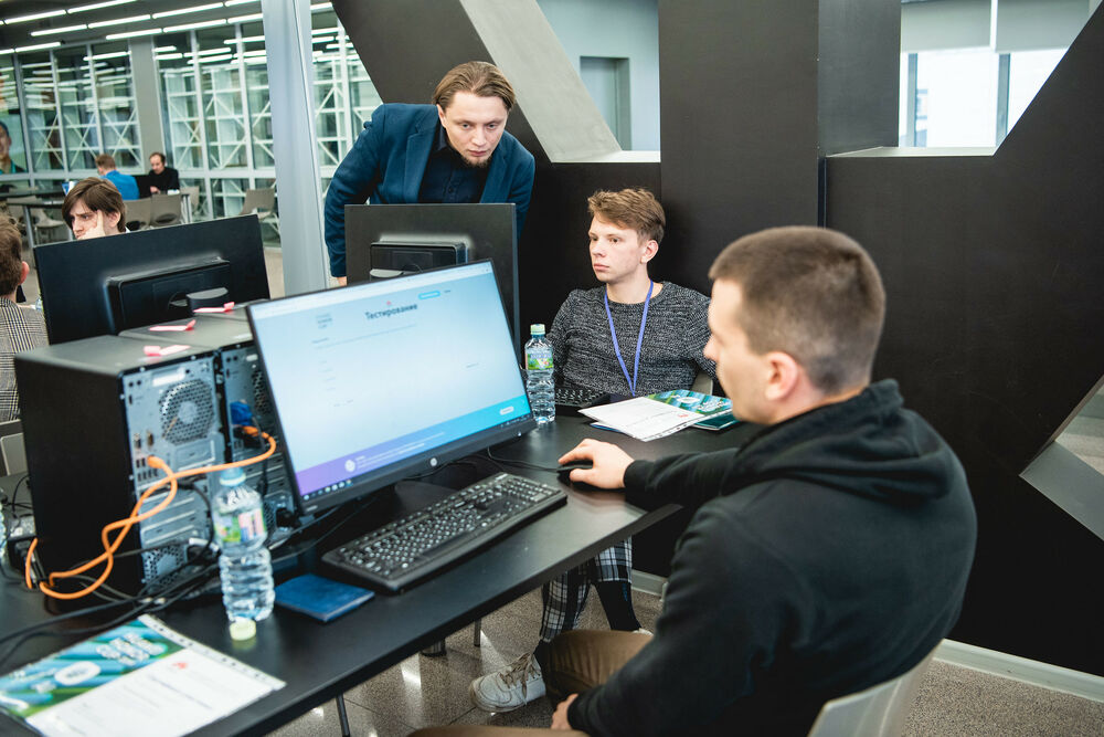 Студенты разрабатывают модели генерации художественных изображений на основе нейросетей