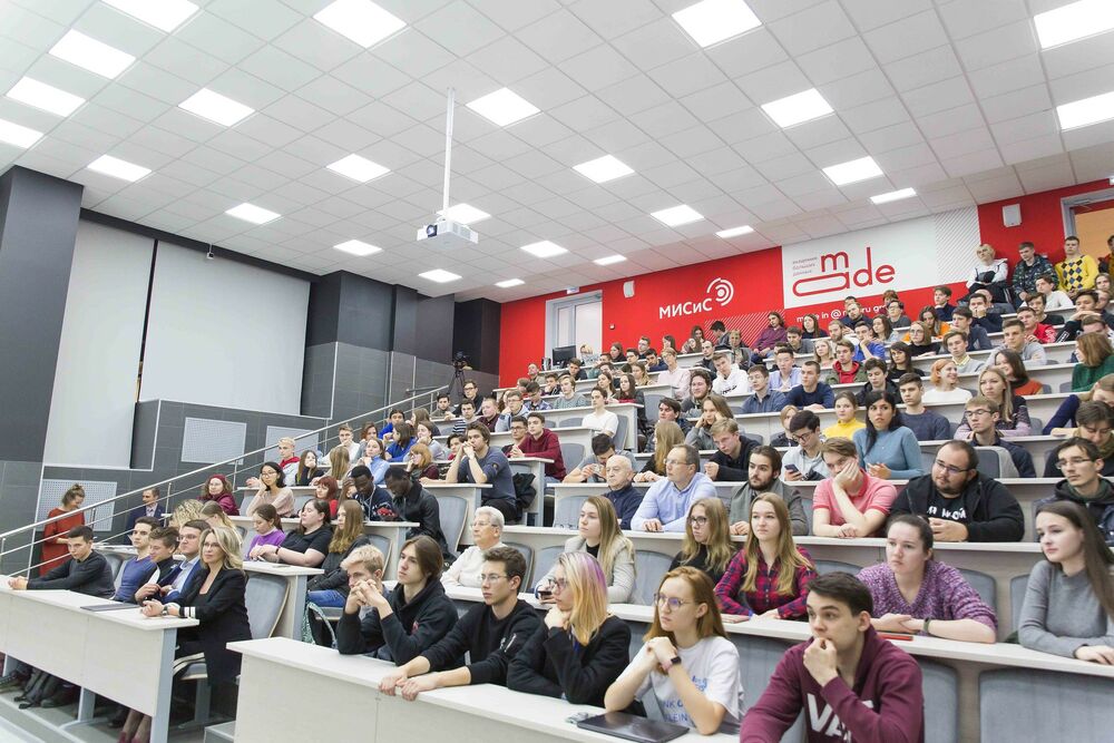 Студенты могут выбрать специализацию, научного руководителя и предметы