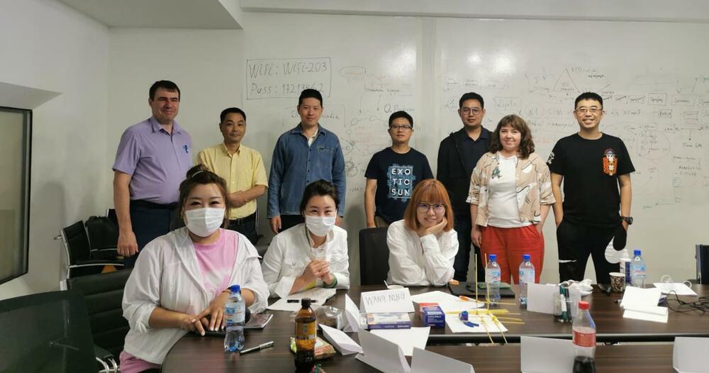 На изображении обучающиеся программы DBA