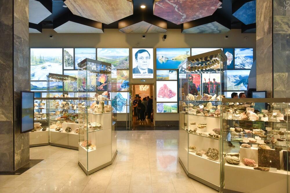 На изображении экспозиционный зал Музея МИСИС «Геологический музей им. В.В. Ершова»
