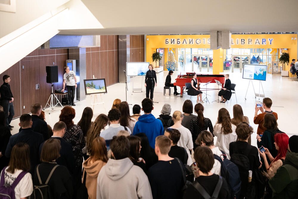 На изображении выступлении участника музыкальной судии