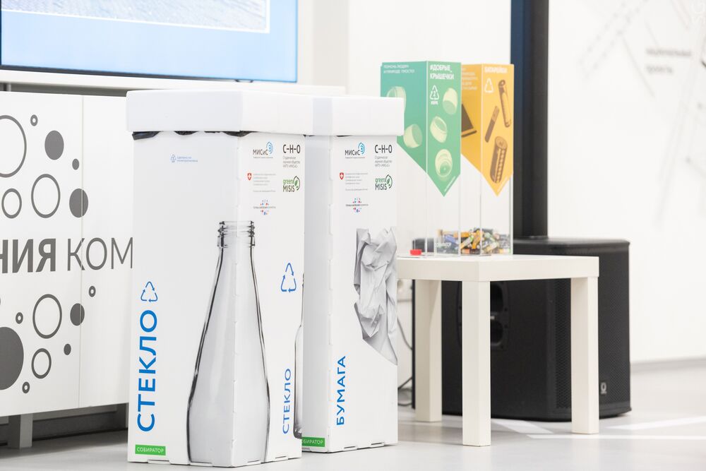 На фотографии стенд экологической акции