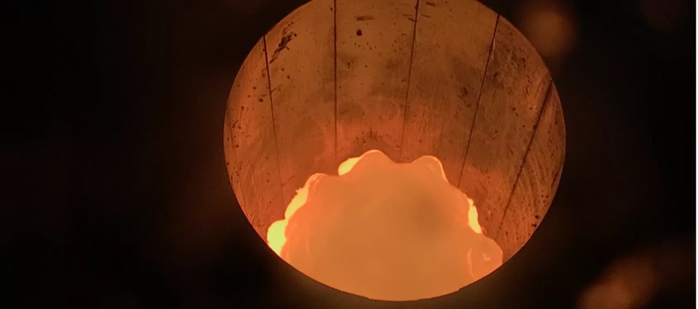 На изображении представлено оборудование Научно-технического центра «Технологии Специальной Металлургии»