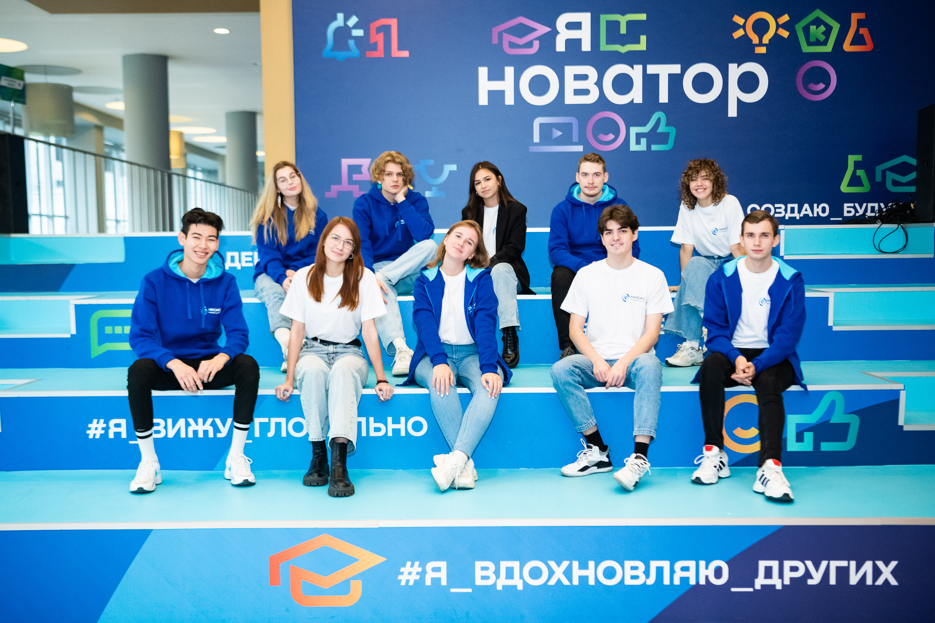 На фотографии обучающиеся НИТУ МИСИС