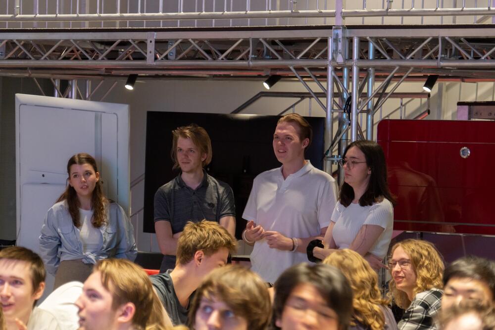 Зрители на игре «Что? Где? Когда?»