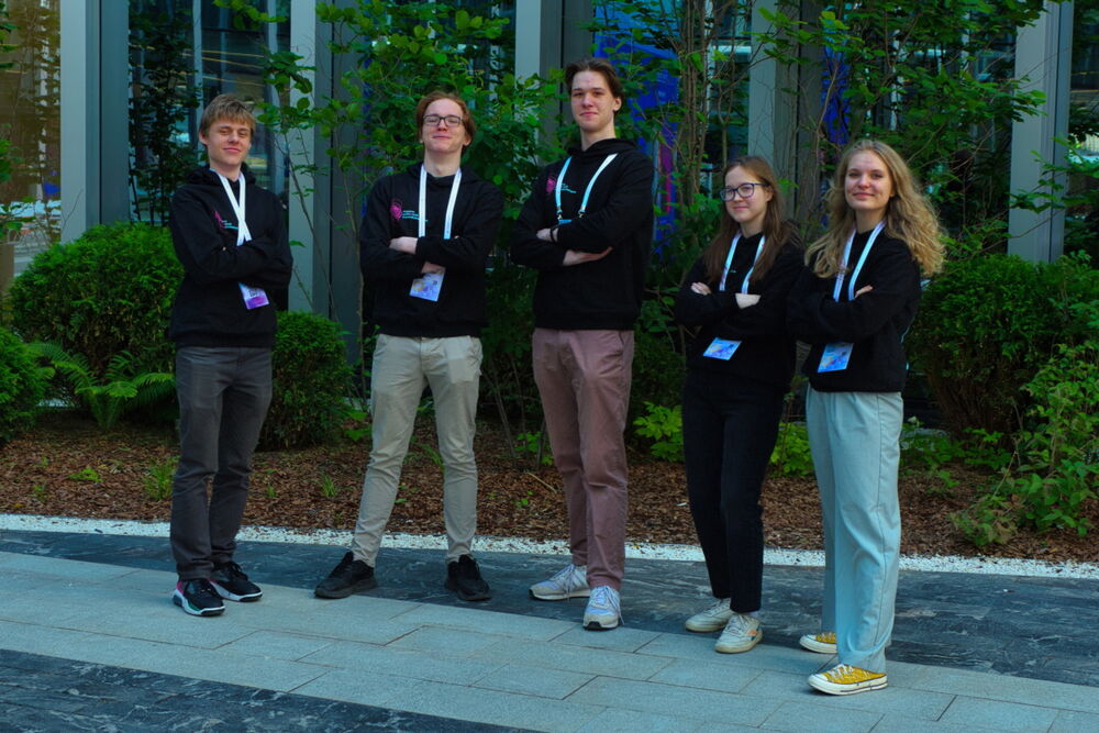 Фотография студенческой команды перед участием в хакатоне