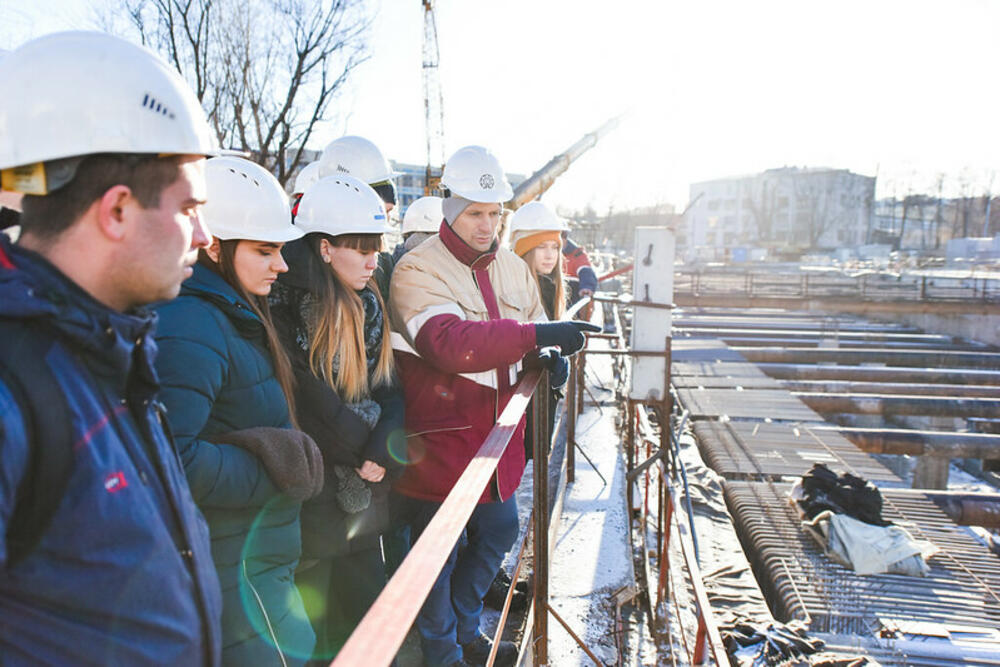 Любые изменения в модели автоматически обновляют связанные с ними чертежи, спецификации и другие данные