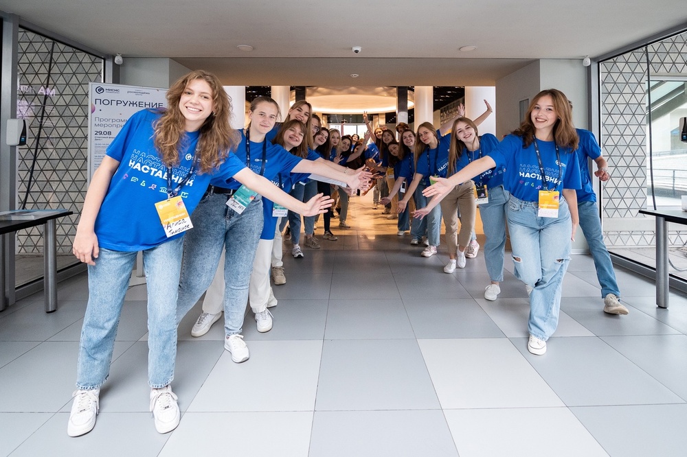 Студенческие наставники приветствуют первокурсников