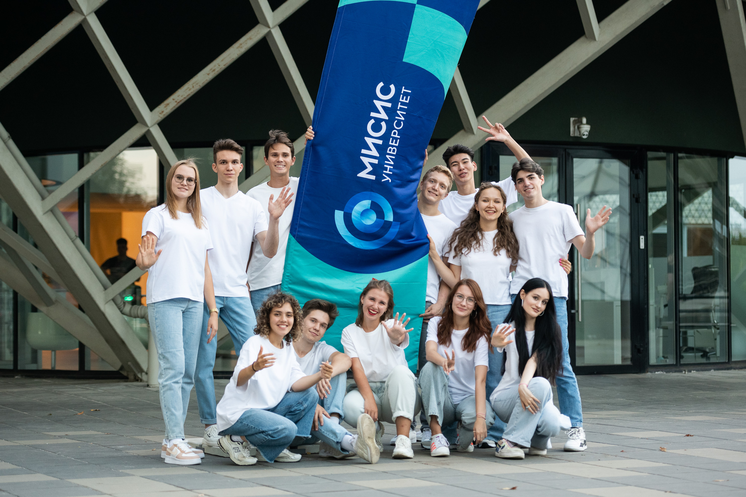 Студенты НИТУ МИСИС приветствуют гостей университета